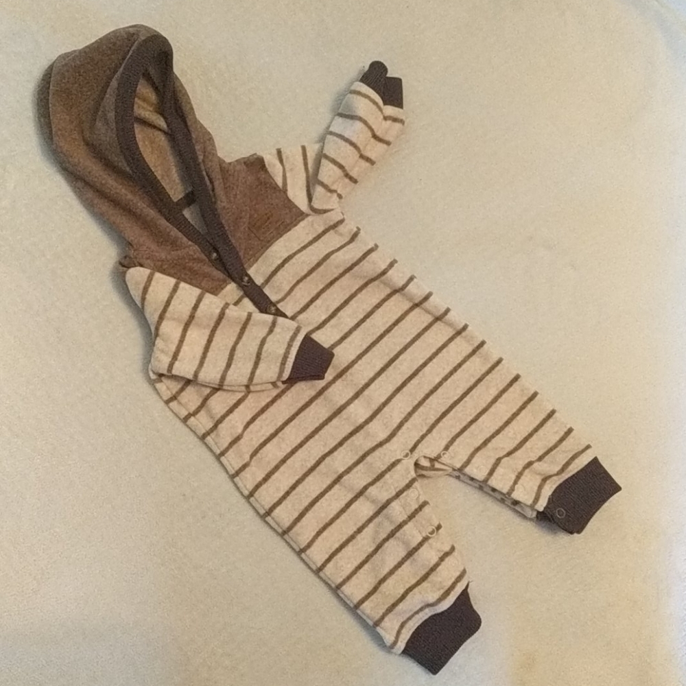 One piece soft fleece hooded long sleeve romper